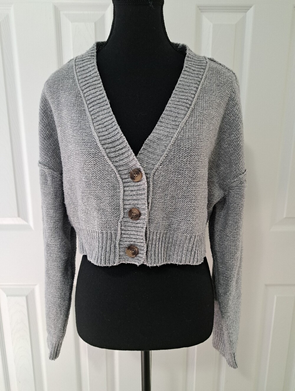 Garage Cropped Sweater V-Neck Button Front Cardigan Gray Casual Size Medium